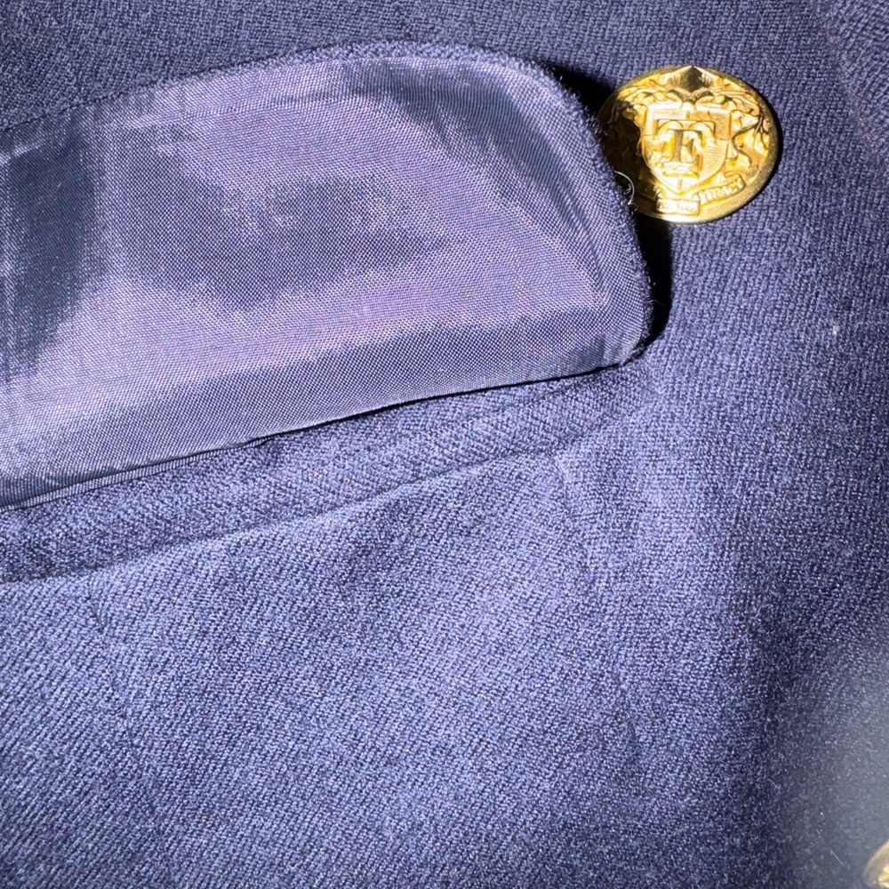 Vintage 90’s Ellen Tracy Navy Wool Blazer w/Iconic Embroidery crest logo -Size 6 - Picture 4 of 7